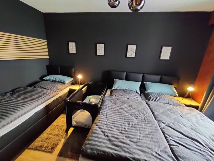 Downtown/balcony/coffee Bar/tv-streaming/top Wlan Apartment