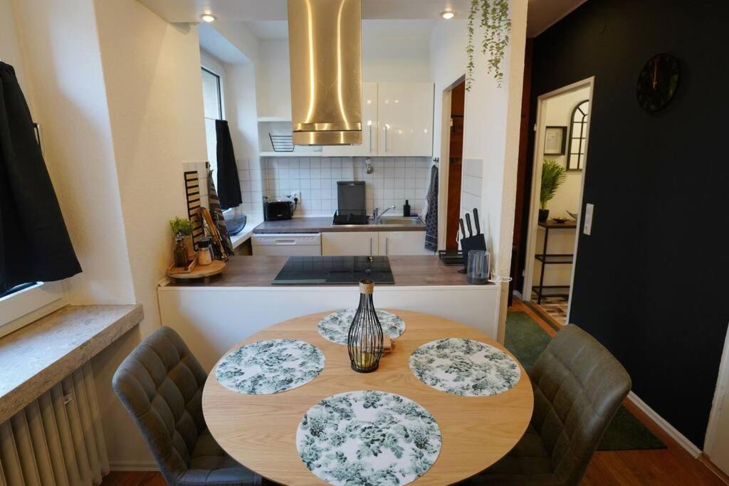 Downtown/balcony/coffee Bar/tv-streaming/top Wlan Apartment *